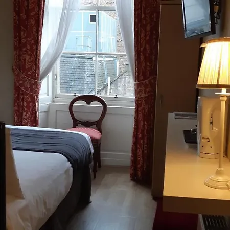 Townhouse Pensión 3*
