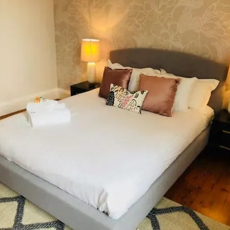 Central Luxury 3br Stockbridge *