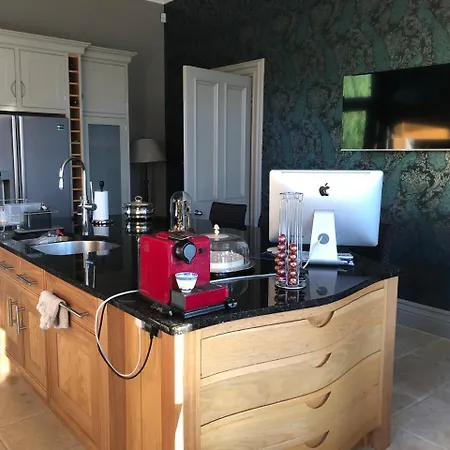 B&B Claremont House 5*