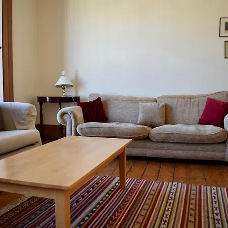 4 Bedroom Georgian Flat In New Town *