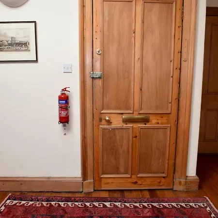 4 Bedroom Georgian Flat In New Town
