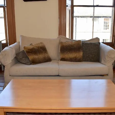 4 Bedroom Georgian Flat In New Town 公寓 *
