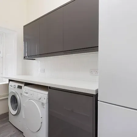 Daire Elegant 3bdroom/2bathroom Lothian Rd *