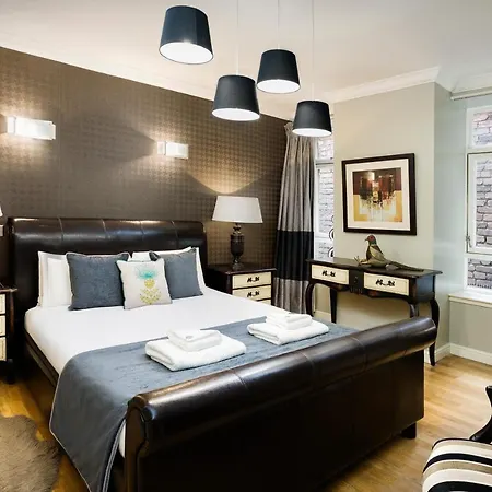 Apartmanhotel St Giles 4*