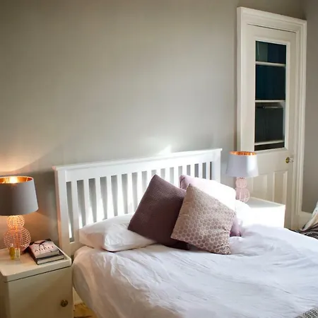Lovely 1 Bedroom In Central Apartment *