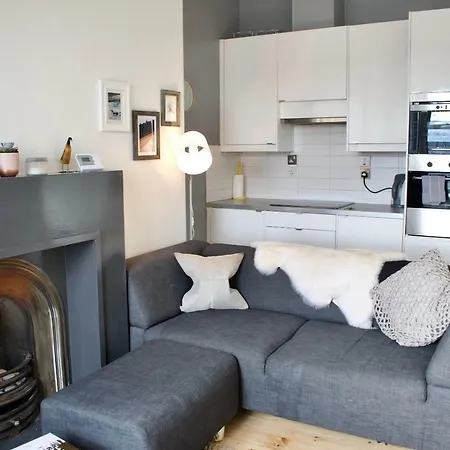 Lovely 1 Bedroom In Central Apartment