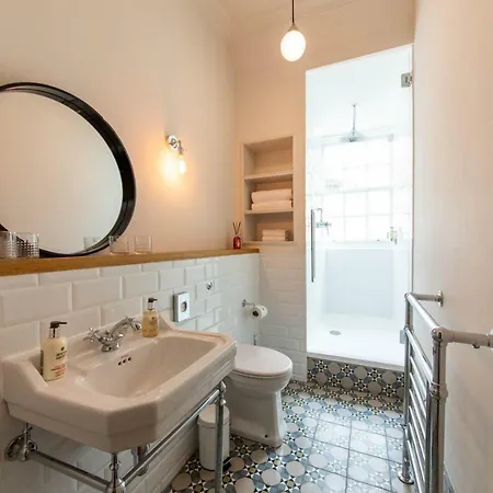 Linton Collection - The West Wing Apartamento