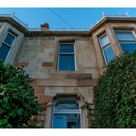 Elegant Townhouse In Historic Capital *