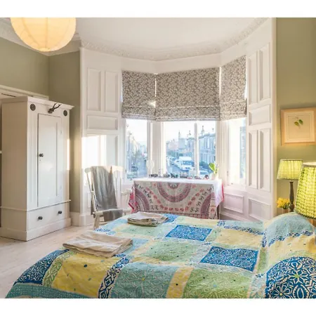Elegant Townhouse In Historic Capital *