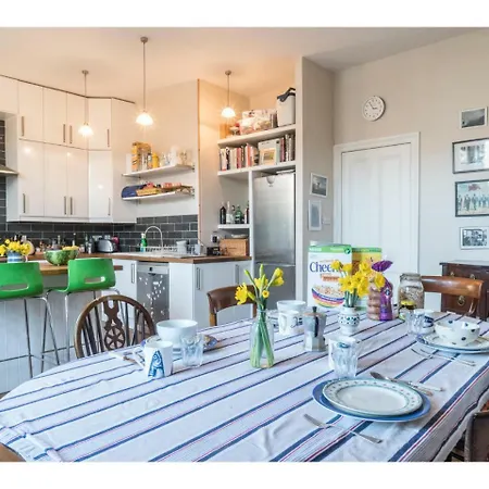 Elegant Townhouse In Historic Capital Διαμέρισμα *