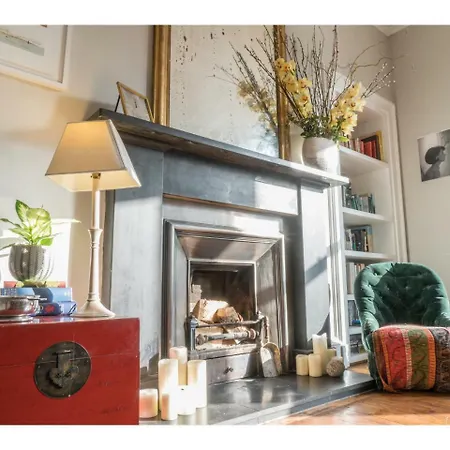 Elegant Townhouse In Historic Capital