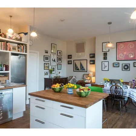 Διαμέρισμα Elegant Townhouse In Historic Capital
