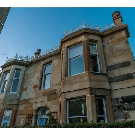 Elegant Townhouse In Historic Capital Διαμέρισμα