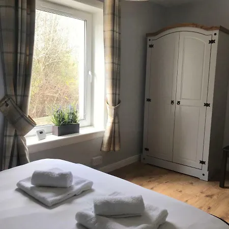 Апартаменты Holyrood Skyline