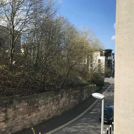 Апартаменты Holyrood Skyline