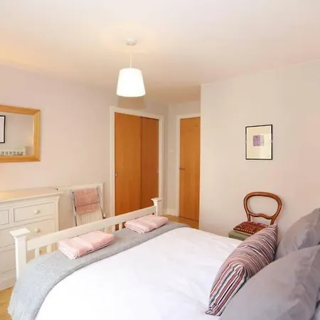 Bright And Charming 2 Bed In Vibrant Leith Édimbourg