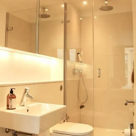 Beautiful 2 Bedroom Flat Overlooking The Meadows Edinburgh