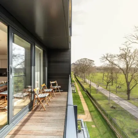 Beautiful 2 Bedroom Flat Overlooking The Meadows Apartment *