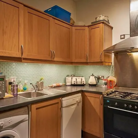 Beautiful 1 Bedroom Next To Holyrood Park * Edinburgh