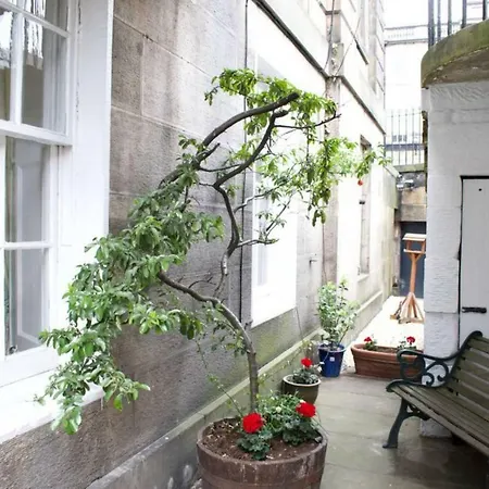 Beautiful 2 Bedroom City Centre * Edinburgh