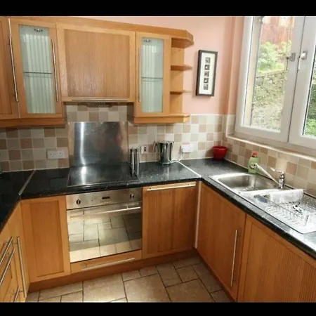 Central Waterfront Flat With Great Views Apartment