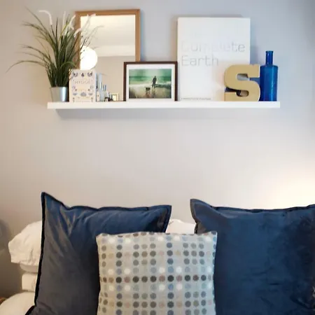 Central Garden Flat Sleeps 4 Perfect Location Apartment