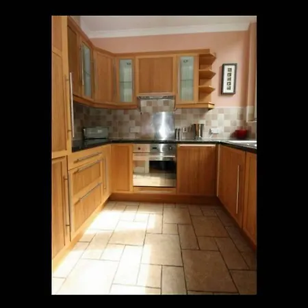 Central Waterfront Flat With Great Views Apartment