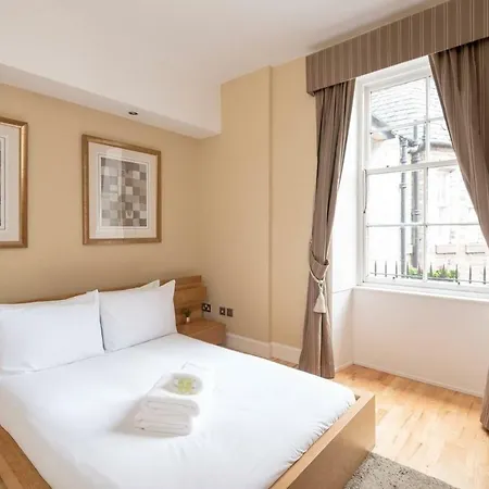 Cute 2-bedroom Apt With View Of The Castle شقة