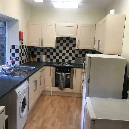 Fantastic 3 Double Bedrooms 2 Bathrooms Garden Sleeps 6 Edinburgh