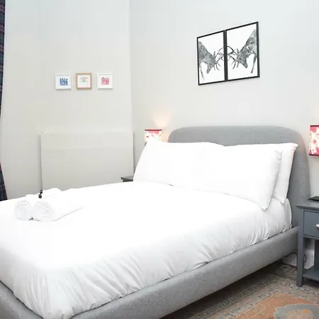 High Street - Modern Scandi Design In The Heart Of The Old Town! *