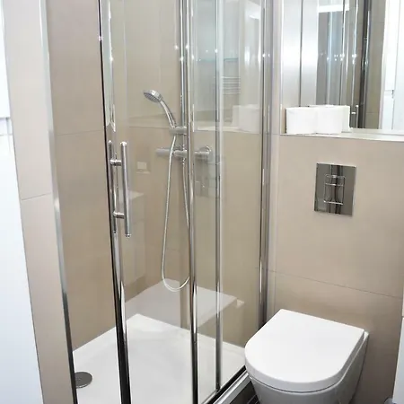 High Street - Modern Scandi Design In The Heart Of The Old Town! *