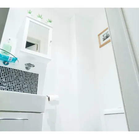 Convenient With Free Parking Apartment