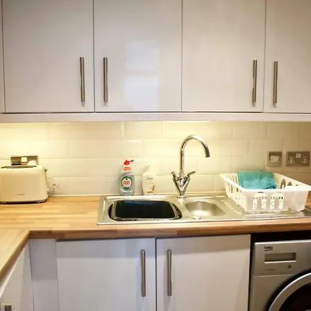 Homely 1 Bedroom Near Canal * إدنبرة