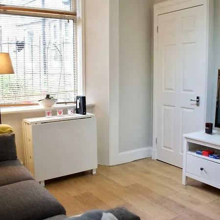 Homely 1 Bedroom Near Canal شقة