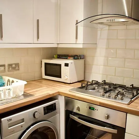 Homely 1 Bedroom Near Canal شقة