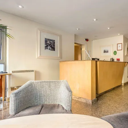 Holyrood Apartahotel 4*