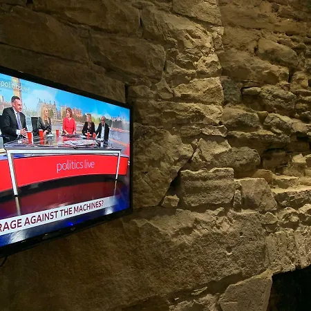 Royal Mile By The Castle Edinburg