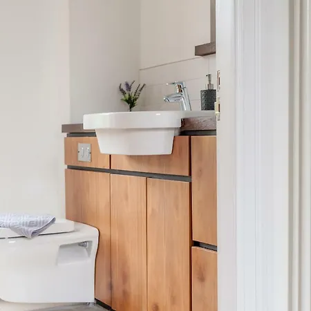 The Lochside House Edinburg