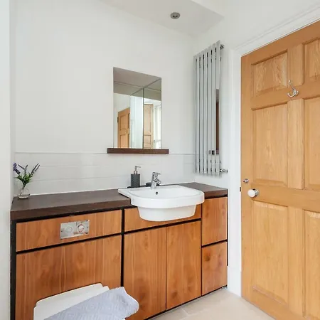 The Lochside House Edinburg