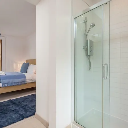 Semesterbostad The Lochside House