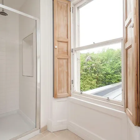 Semesterbostad The Lochside House