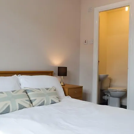 Attractive 3 Bedroom Flat In Central Haymarket إدنبرة