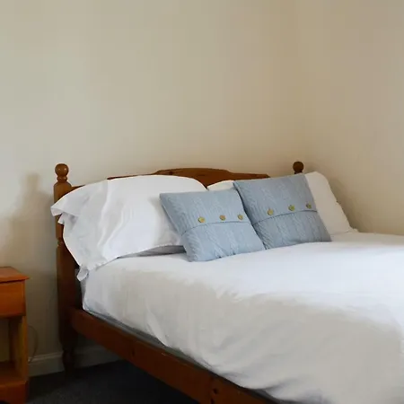 Attractive 3 Bedroom Flat In Central Haymarket