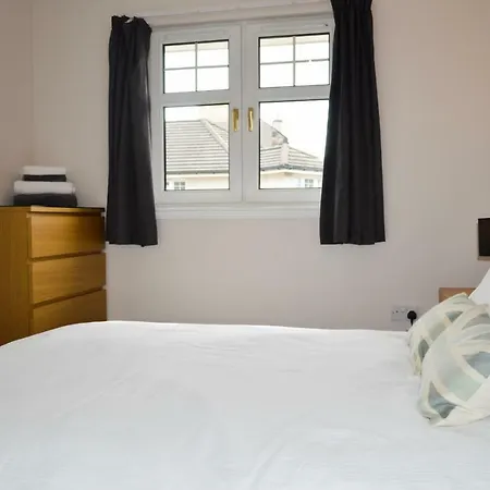Attractive 3 Bedroom Flat In Central Haymarket *