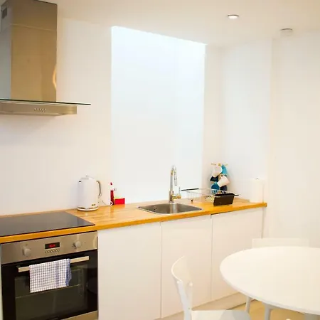 Bright And Modern 2 Bedroom Flat * Edinburgh
