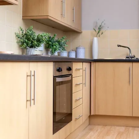 Homely Ground-floor Apt W. Gardens Apartament *