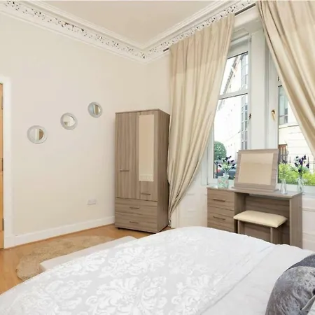 Homely Ground-floor Apt W. Gardens * Edynburg