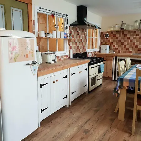 Beautiful Rustic 3 Bed Off Royal Mile شقة *