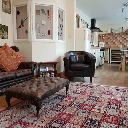 Beautiful Rustic 3 Bed Off Royal Mile شقة