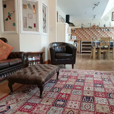 Beautiful Rustic 3 Bed Off Royal Mile